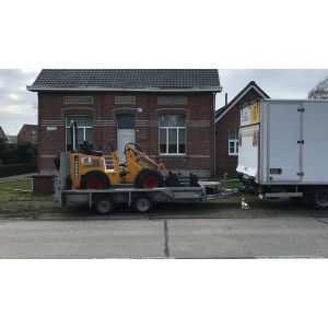Machinetransporter huren in Zandhoven, gemakkelijk voor kranen en knikmops zelf te vervoeren
